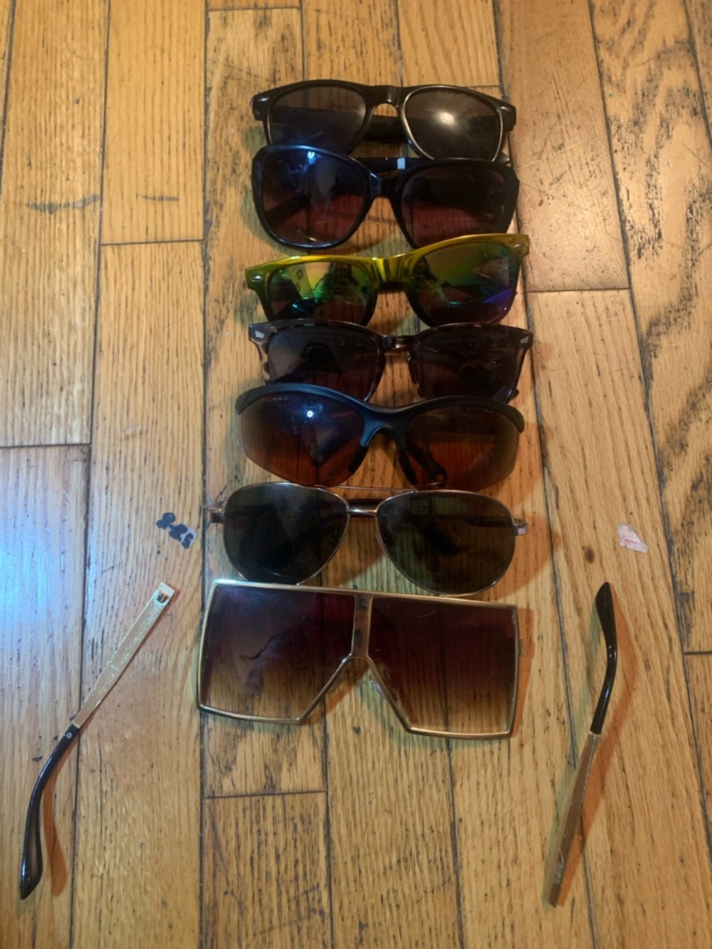 Variety Sunglasses $7 2 and 4 are sold - Picture 4 of 16